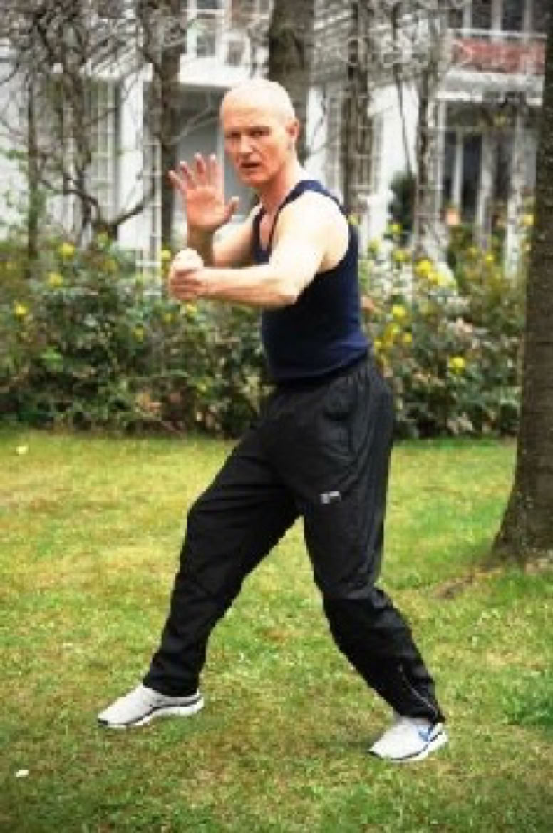 Frank Bauche posture 4.